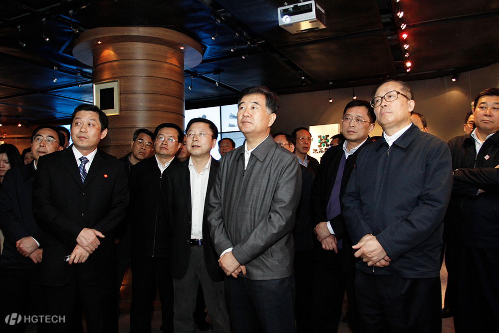 11、2012年4月9日 现任天下政协主席汪洋率团考察优惠活动办理大厅科技.jpg