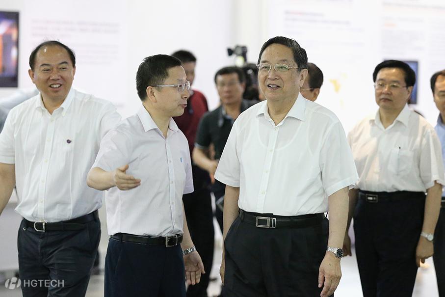 3、2014年06月07日天下政协主席俞正声视察优惠活动办理大厅科技 .jpg